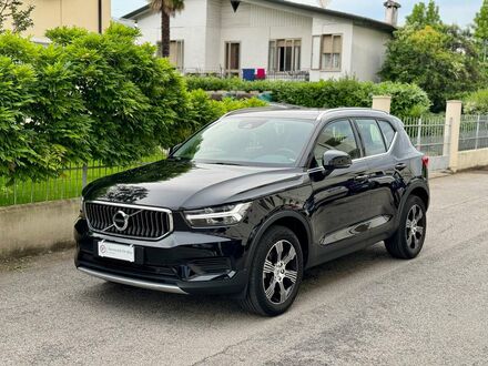 Черный Вольво XC40, объемом двигателя 1.97 л и пробегом 72 тыс. км за 29859 $, фото 1 на Automoto.ua