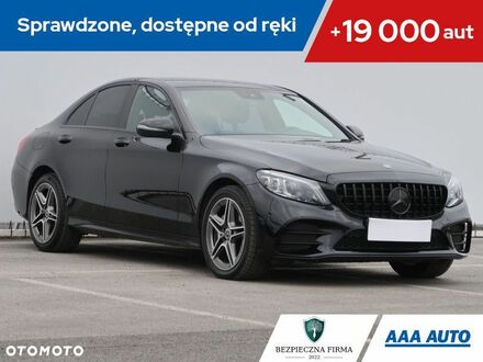 Мерседес Ц-Класс 2019 в Европе на Automoto.ua Черный Мерседес Ц-Класс, объемом двигателя 1 л и пробегом 98 тыс. км за 110000 $, фото 1 на Automoto.ua