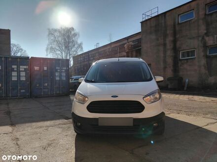 Форд Транзит Курьер 2016 в Европе на Automoto.ua Белый Форд Транзит Курьер, объемом двигателя 1 л и пробегом 265 тыс. км за 22878 $, фото 1 на Automoto.ua