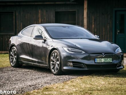 Тесла Модель С 2016 в Европе на Automoto.ua Серый Тесла Модель С, объемом двигателя 0 л и пробегом 166 тыс. км за 25376 $, фото 1 на Automoto.ua