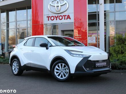 Тойота C-HR 2025 в Европе на Automoto.ua Белый Тойота C-HR, объемом двигателя 1 л и пробегом 5 тыс. км за 129900 $, фото 1 на Automoto.ua