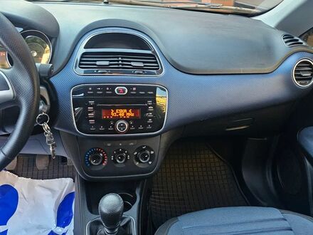Фіат Пунто Ево 2010 у Європі на Automoto.ua Синій Фіат Пунто Ево, об'ємом двигуна 1 л та пробігом 180 тис. км за 17800 $, фото 1 на Automoto.ua