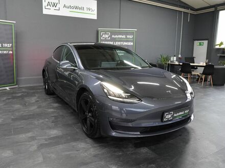 Тесла Модель 3 2020 в Европе на Automoto.ua Серый Тесла Модель 3, объемом двигателя 0 л и пробегом 108 тыс. км за 26109 $, фото 1 на Automoto.ua