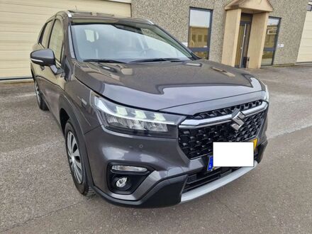 Сузуки СХ4 2023 в Европе на Automoto.ua Серый Сузуки СХ4, объемом двигателя 1.5 л и пробегом 39 тыс. км за 26242 $, фото 1 на Automoto.ua