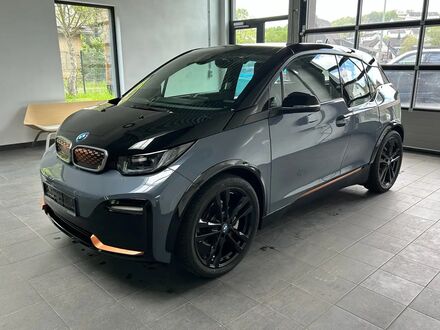 БМВ И3 2022 в Европе на Automoto.ua Серый БМВ И3, объемом двигателя 0 л и пробегом 30 тыс. км за 29555 $, фото 1 на Automoto.ua