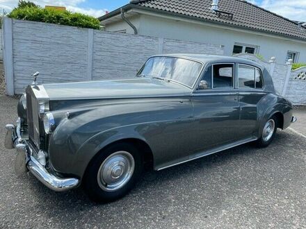Роллс Ройс Silver Cloud 1960 в Европе на Automoto.ua Серый Роллс Ройс Silver Cloud, объемом двигателя 6.2 л и пробегом 116 тыс. км за 57966 $, фото 1 на Automoto.ua