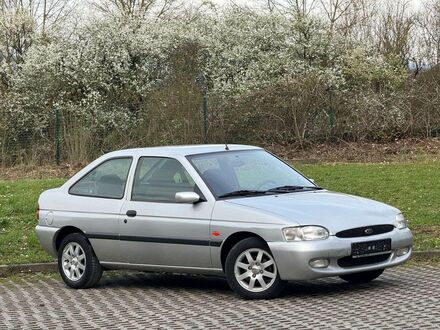 Форд Эскорт 1998 в Европе на Automoto.ua Серебряный Форд Эскорт, объемом двигателя 1.39 л и пробегом 110 тыс. км за 3260 $, фото 1 на Automoto.ua