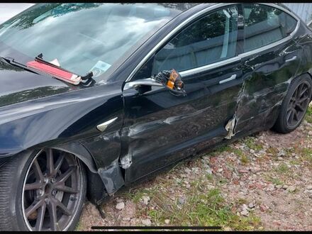 Тесла Модель 3 2019 в Европе на Automoto.ua Черный Тесла Модель 3, объемом двигателя 0 л и пробегом 91 тыс. км за 12115 $, фото 1 на Automoto.ua