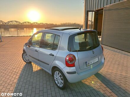 Рено Модус 2005 в Европе на Automoto.ua Серый Рено Модус, объемом двигателя 1 л и пробегом 138 тыс. км за 10900 $, фото 1 на Automoto.ua