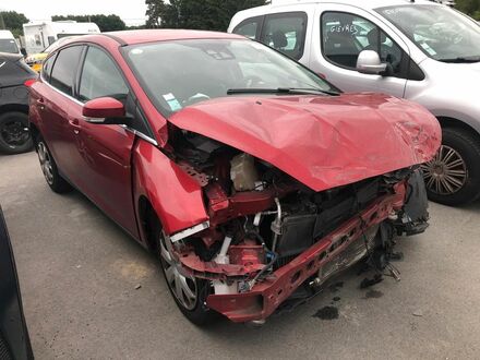 Форд Фокус 2016 у Європі на Automoto.ua Червоний Форд Фокус, об'ємом двигуна 1.5 л та пробігом 132 тис. км за 3040 $, фото 1 на Automoto.ua