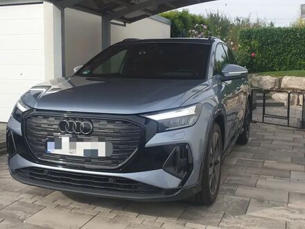 Ауді Q4 e-tron 2023 у Європі на Automoto.ua Синій Ауді Q4 e-tron, об'ємом двигуна 0 л та пробігом 20 тис. км за 50750 $, фото 1 на Automoto.ua