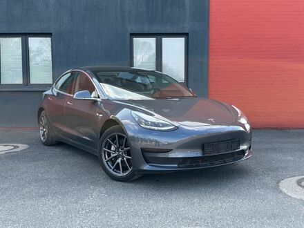Тесла Модель 3 2020 у Європі на Automoto.ua Сірий Тесла Модель 3, об'ємом двигуна 0 л та пробігом 161 тис. км за 18954 $, фото 1 на Automoto.ua