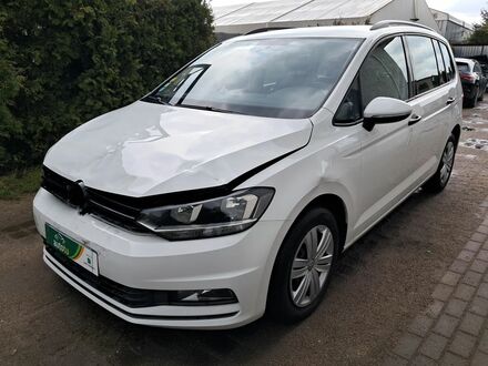 Фольксваген Туран 2016 в Европе на Automoto.ua Белый Фольксваген Туран, объемом двигателя 1.6 л и пробегом 188000 тыс. км за 31900 $, фото 1 на Automoto.ua