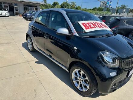Смарт Forfour 2015 у Європі на Automoto.ua Чорний Смарт Forfour, об'ємом двигуна 1 л та пробігом 76 тис. км за 9582 $, фото 1 на Automoto.ua