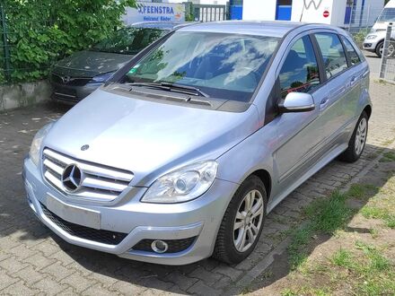 Мерседес Б 200 2010 у Європі на Automoto.ua Синій Мерседес Б 200, об'ємом двигуна 1.99 л та пробігом 165 тис. км за 3985 $, фото 1 на Automoto.ua