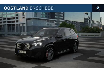 БМВ iX1 2025 в Европе на Automoto.ua Черный БМВ iX1, объемом двигателя 0 л и пробегом 1 тыс. км за 72424 $, фото 1 на Automoto.ua