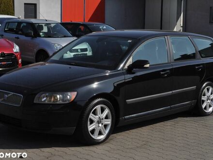 Вольво V50 2004 у Європі на Automoto.ua Чорний Вольво V50, об'ємом двигуна 1 л та пробігом 300 тис. км за 1744 $, фото 1 на Automoto.ua