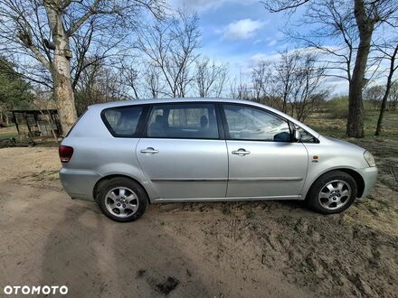 Тойота Авенсіс Версо 2001 у Європі на Automoto.ua Сірий Тойота Авенсіс Версо, об'ємом двигуна 1 л та пробігом 300 тис. км за 1526 $, фото 1 на Automoto.ua