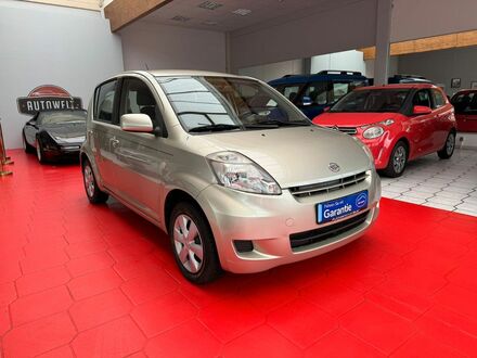 Дайхатсу Сирион 2009 в Европе на Automoto.ua Золотой Дайхатсу Сирион, объемом двигателя 1 л и пробегом 99 тыс. км за 4347 $, фото 1 на Automoto.ua