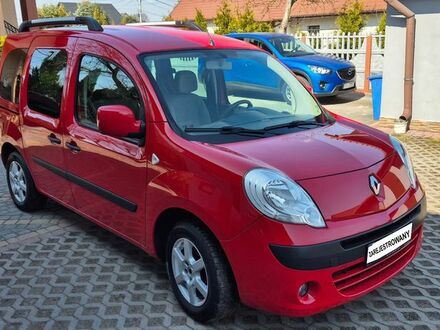 Рено Кенгу 2008 в Европе на Automoto.ua Красный Рено Кенгу, объемом двигателя 1 л и пробегом 210 тыс. км за 18500 $, фото 1 на Automoto.ua