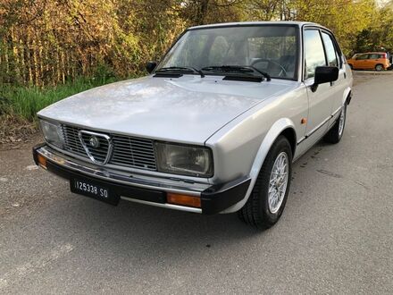 Альфа Ромео Alfetta 1981 у Європі на Automoto.ua Срібний Альфа Ромео Alfetta, об'ємом двигуна 0 л та пробігом 84 тис. км за 9237 $, фото 1 на Automoto.ua