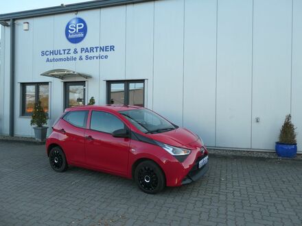 Тойота Айго 2021 в Европе на Automoto.ua Красный Тойота Айго, объемом двигателя 1 л и пробегом 86 тыс. км за 10014 $, фото 1 на Automoto.ua