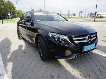 Мерседес Ц-Класс 2019 в Европе на Automoto.ua Черный Мерседес Ц-Класс, объемом двигателя 1.6 л и пробегом 122000 тыс. км за 94900 $, фото 1 на Automoto.ua