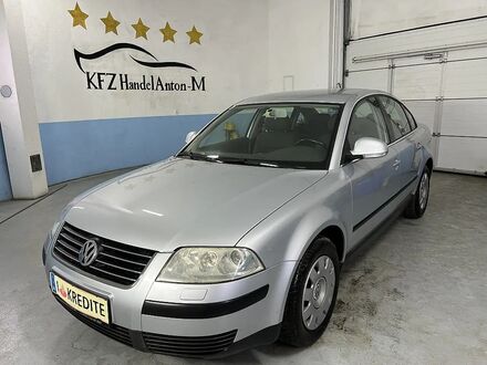 Фольксваген Пассат 2004 в Европе на Automoto.ua Серый Фольксваген Пассат, объемом двигателя 1.9 л и пробегом 162 тыс. км за 7446 $, фото 1 на Automoto.ua