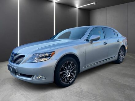 Лексус LS 600 2008 у Європі на Automoto.ua Срібний Лексус LS 600, об'ємом двигуна 4.97 л та пробігом 132 тис. км за 23641 $, фото 1 на Automoto.ua