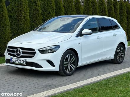Мерседес Б-класс 2021 в Европе на Automoto.ua Белый Мерседес Б-класс, объемом двигателя 1 л и пробегом 32 тыс. км за 125337 $, фото 1 на Automoto.ua