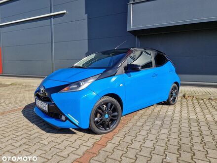 Тойота Айго 2015 в Европе на Automoto.ua Синий Тойота Айго, объемом двигателя 1 л и пробегом 143 тыс. км за 29500 $, фото 1 на Automoto.ua