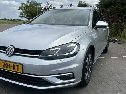 Фольксваген Гольф 2018 у Європі на Automoto.ua Сірий Фольксваген Гольф, об'ємом двигуна 1 л та пробігом 153 тис. км за 17469 $, фото 1 на Automoto.ua