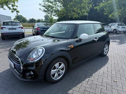 Міні Cooper 2015 у Європі на Automoto.ua Чорний Міні Cooper, об'ємом двигуна 1.5 л та пробігом 67 тис. км за 13786 $, фото 1 на Automoto.ua