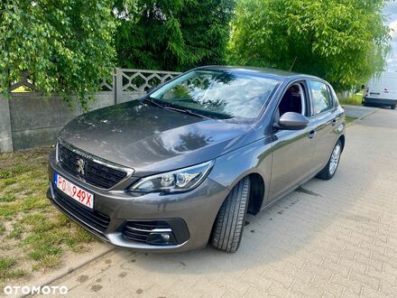 Пежо 308 2018 в Европе на Automoto.ua Серый Пежо 308, объемом двигателя 1 л и пробегом 177 тыс. км за 9419 $, фото 1 на Automoto.ua