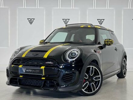 Черный Мини John Cooper Works, объемом двигателя 2 л и пробегом 69 тыс. км за 30359 $, фото 1 на Automoto.ua