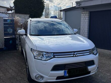 Мицубиси Outlander PHEV 2015 в Европе на Automoto.ua Мицубиси Outlander PHEV, объемом двигателя 0 л и пробегом 114 тыс. км за 13500 $, фото 1 на Automoto.ua