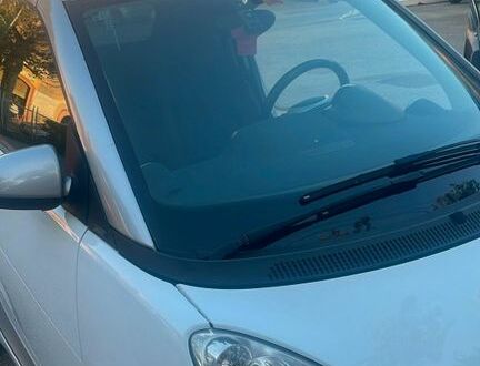Смарт Fortwo 2011 у Європі на Automoto.ua Білий Смарт Fortwo, об'ємом двигуна 1 л та пробігом 180 тис. км за 6701 $, фото 1 на Automoto.ua