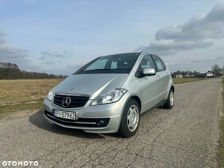 Мерседес А-класс 2010 в Европе на Automoto.ua Серый Мерседес А-класс, объемом двигателя 1 л и пробегом 187 тыс. км за 3608 $, фото 1 на Automoto.ua
