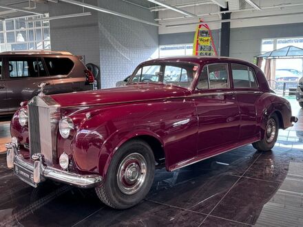Ролс Ройс Silver Cloud 1962 в Европе на Automoto.ua Красный Ролс Ройс Silver Cloud, объемом двигателя 6.23 л и пробегом 55 тыс. км за 66420 $, фото 1 на Automoto.ua