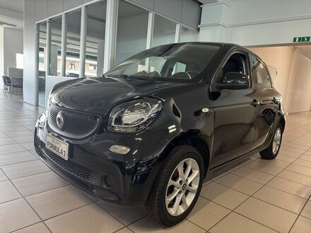 Смарт Forfour 2018 у Європі на Automoto.ua Чорний Смарт Forfour, об'ємом двигуна 1 л та пробігом 96 тис. км за 19631 $, фото 1 на Automoto.ua