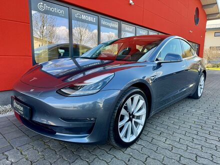 Тесла Модель 3 2019 в Европе на Automoto.ua Серый Тесла Модель 3, объемом двигателя 0 л и пробегом 55 тыс. км за 27187 $, фото 1 на Automoto.ua