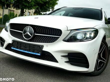 Мерседес Ц-Класс 2020 в Европе на Automoto.ua Белый Мерседес Ц-Класс, объемом двигателя 1 л и пробегом 200 тыс. км за 21720 $, фото 1 на Automoto.ua