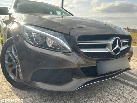 Мерседес Ц-Клас 2017 у Європі на Automoto.ua Коричневий Мерседес Ц-Клас, об'ємом двигуна 1 л та пробігом 121 тис. км за 94000 $, фото 1 на Automoto.ua