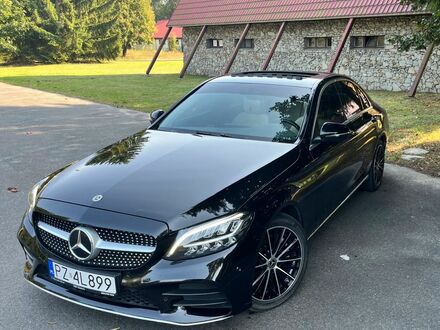 Мерседес Ц-Клас 2021 у Європі на Automoto.ua Чорний Мерседес Ц-Клас, об'ємом двигуна 1 л та пробігом 42 тис. км за 27846 $, фото 1 на Automoto.ua