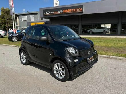 Смарт Fortwo 2017 у Європі на Automoto.ua Чорний Смарт Fortwo, об'ємом двигуна 1 л та пробігом 79 тис. км за 13683 $, фото 1 на Automoto.ua