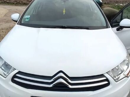 Ситроен С4 2012 в Европе на Automoto.ua Белый Ситроен С4, объемом двигателя 1 л и пробегом 193 тыс. км за 17000 $, фото 1 на Automoto.ua