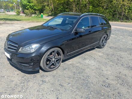 Мерседес Ц-Класс 2011 в Европе на Automoto.ua Черный Мерседес Ц-Класс, объемом двигателя 2.99 л и пробегом 239 тыс. км за 10654 $, фото 1 на Automoto.ua