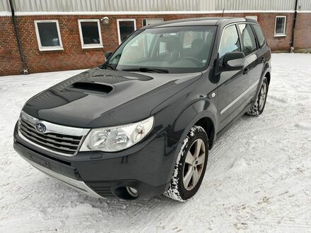 Чорний Субару Forester, об'ємом двигуна 2 л та пробігом 180 тис. км за 4798 $, фото 1 на Automoto.ua