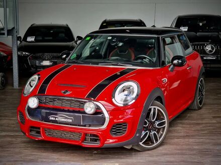 Мини John Cooper Works 2015 в Европе на Automoto.ua Красный Мини John Cooper Works, объемом двигателя 2 л и пробегом 52 тыс. км за 28401 $, фото 1 на Automoto.ua