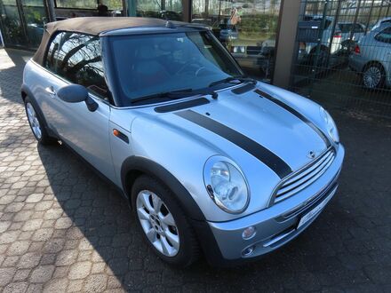 Мини One Cabrio 2004 в Европе на Automoto.ua Серебряный Мини One Cabrio, объемом двигателя 1.6 л и пробегом 232 тыс. км за 2879 $, фото 1 на Automoto.ua